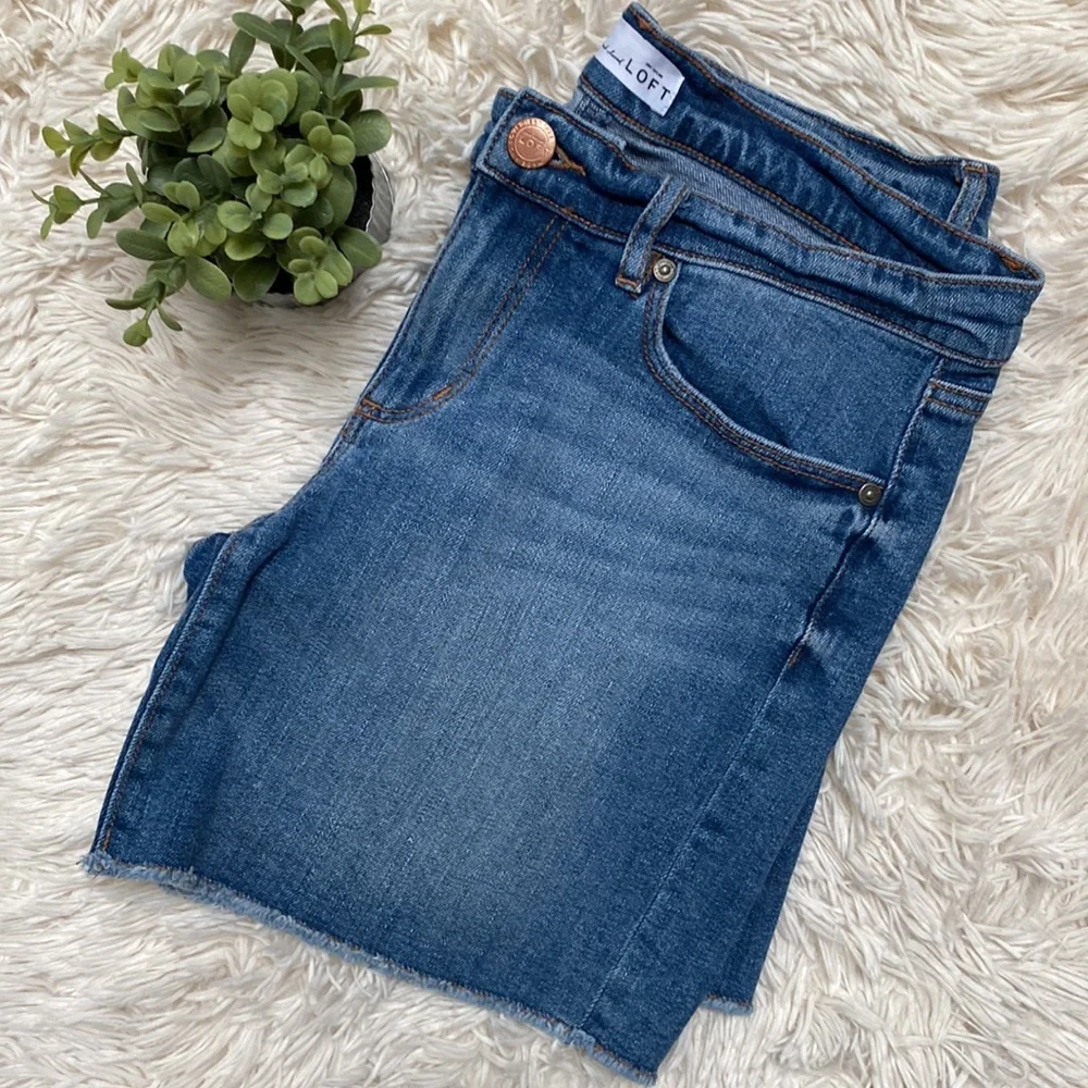 Loft Raw Hem Jean Shorts 💗 Medium Wash - Picture 7 of 11